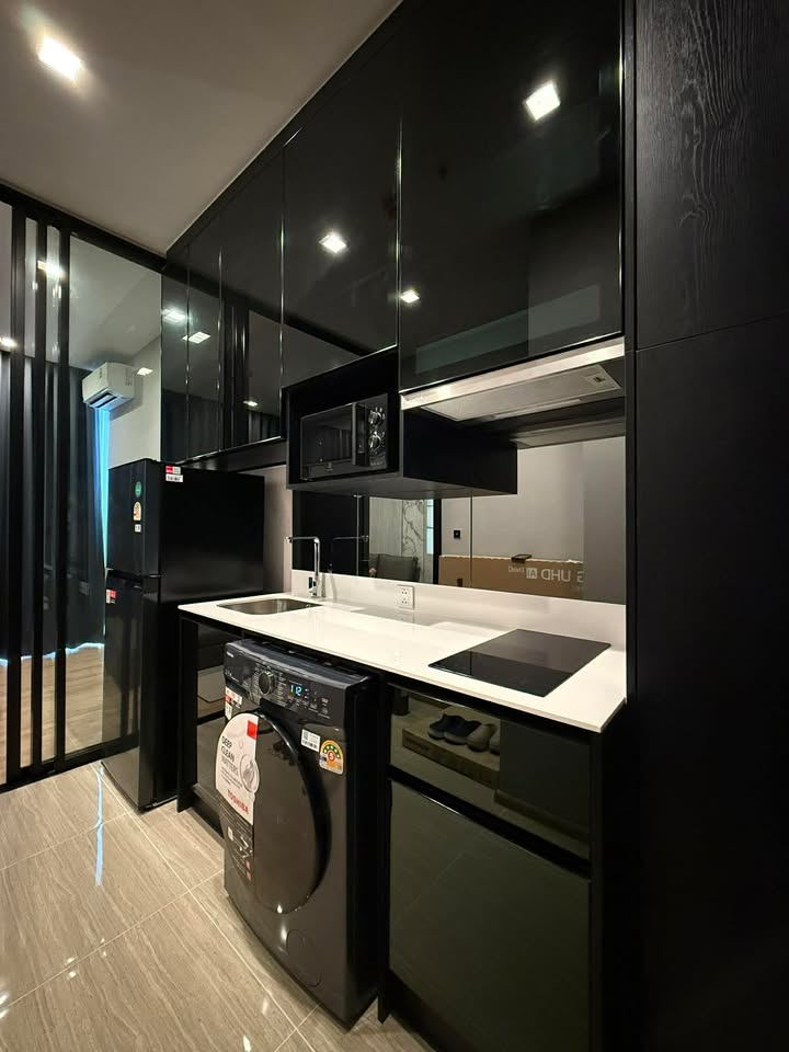 Noble Around Ari - Image 2